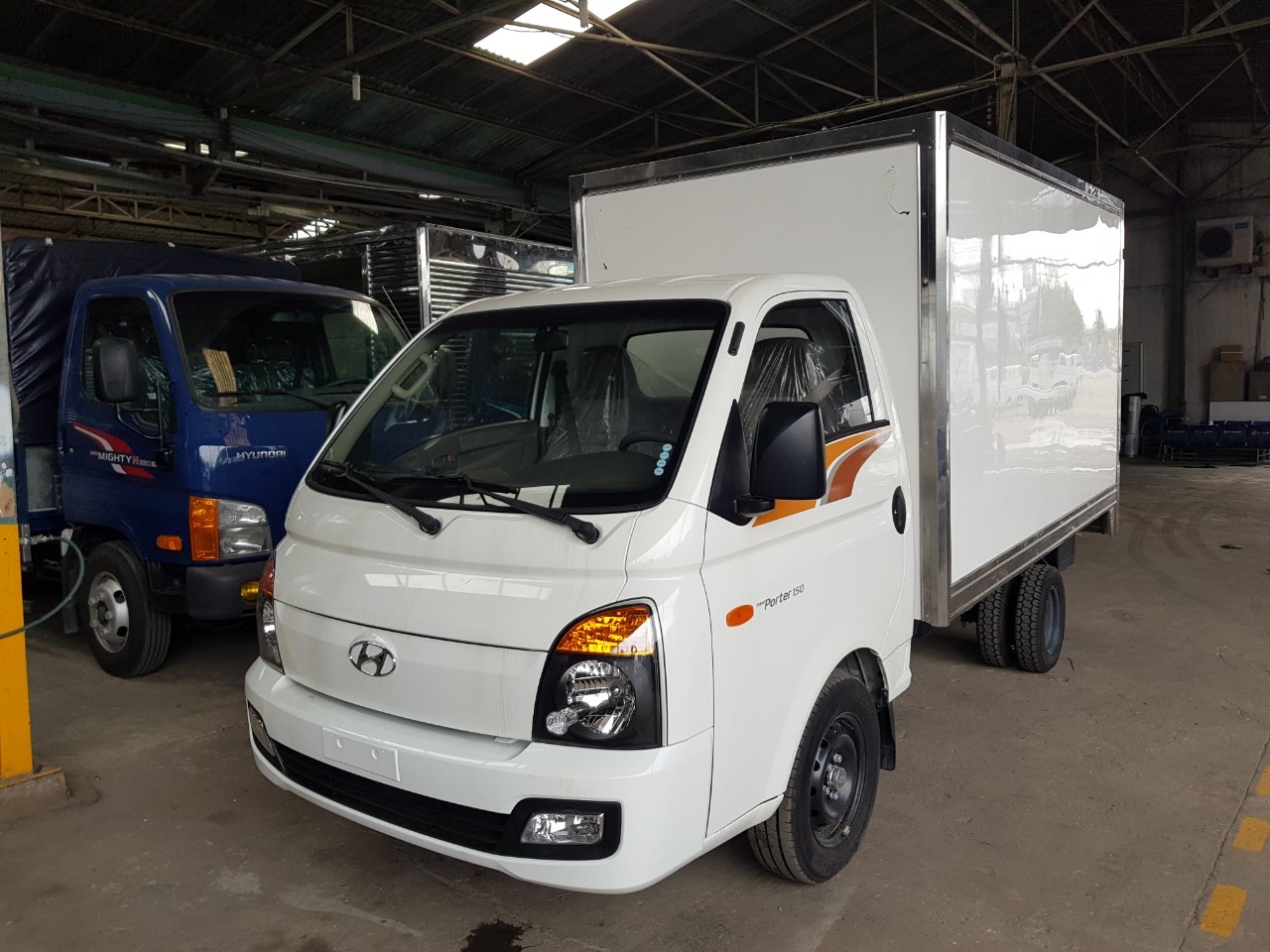 Xe tải Hyundai 1T49 thùng bảo ôn