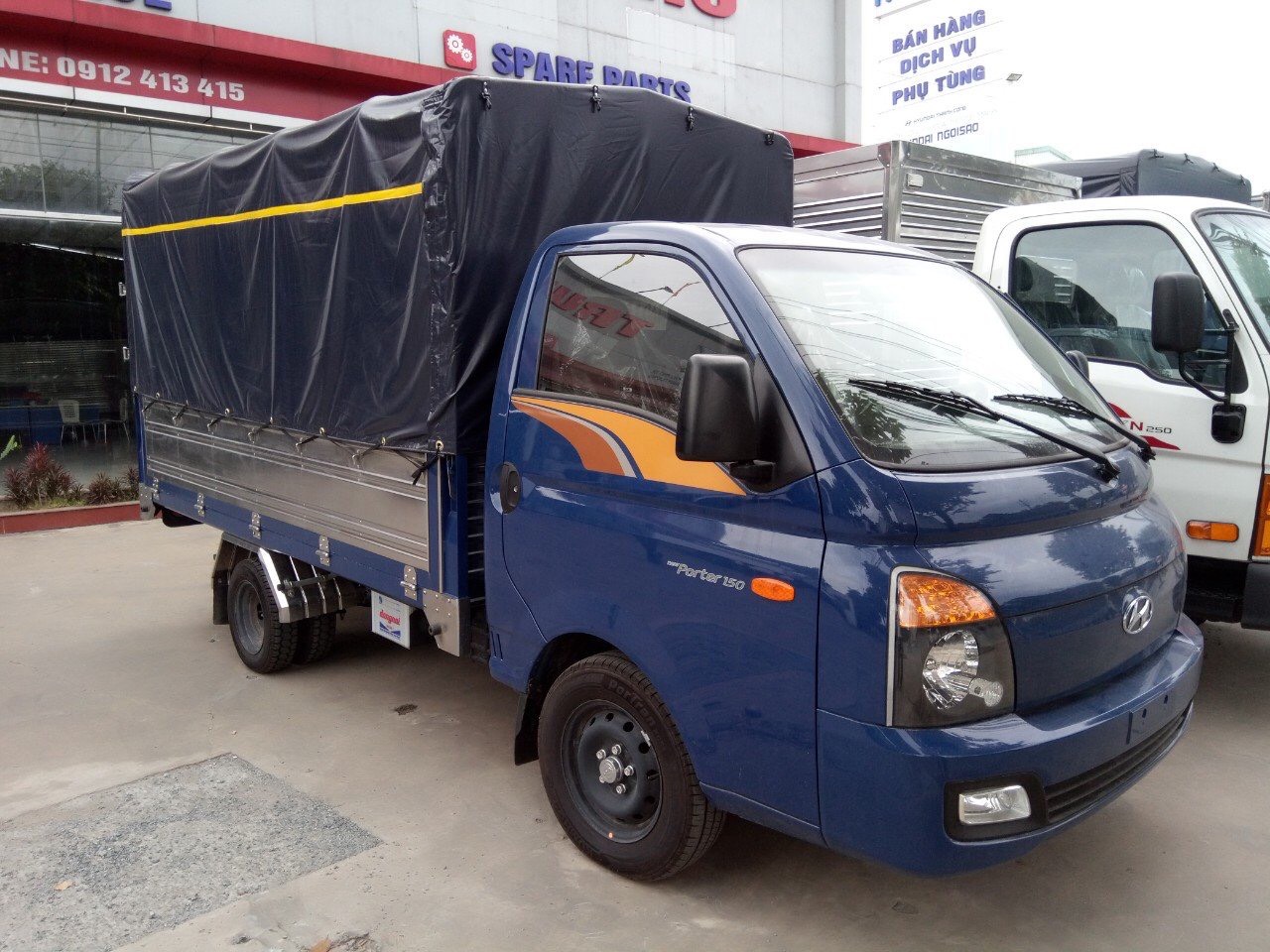 Xe tải Hyundai 1T49 thùng bảo ôn 2