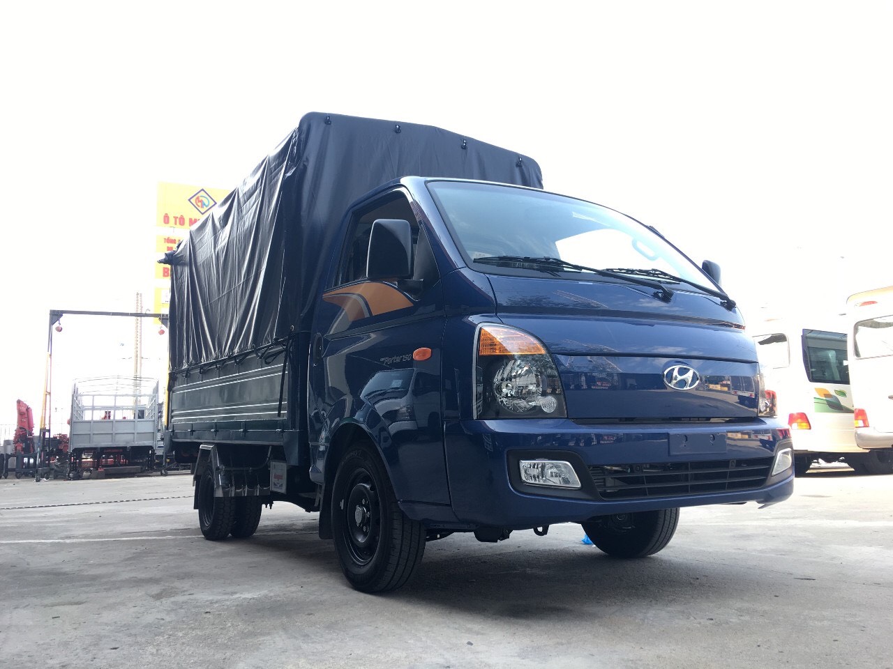 Xe tải Hyundai 1T49 thùng bảo ôn 4