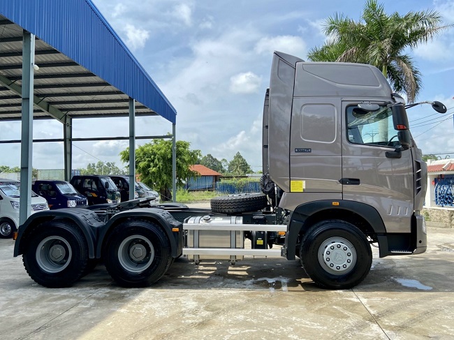 xe đầu kéo howo 6x4 380hp
